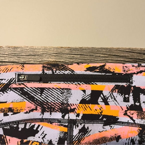 Lululemon Capri Size 12 - Picture 3 of 4